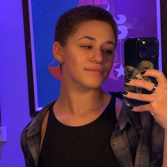 Profile Picture of Solai Joling (@solaijoling) on Poshmark