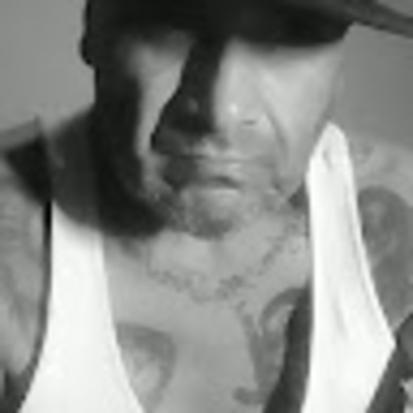 Profile Picture of Gilbert Moreno (@gilbertmoren515) on Poshmark