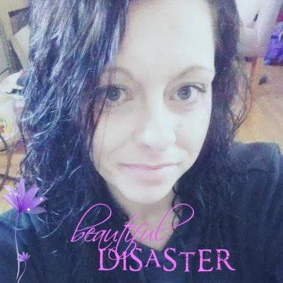 Profile Picture of Bonnie Michelle (@bonniechelle) on Poshmark
