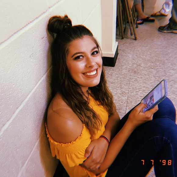 Profile Picture of Jenni Zirbel (@jennizirbell) on Poshmark