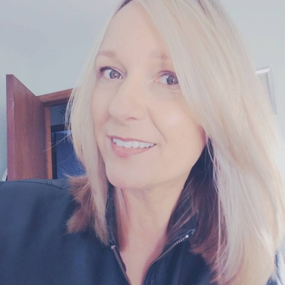 Profile Picture of Sherri Komarowsky (@sherri168) on Poshmark