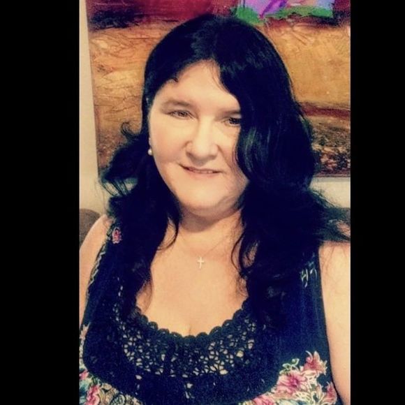 Profile Picture of Debbie Thomas (@debbiethomas579) on Poshmark