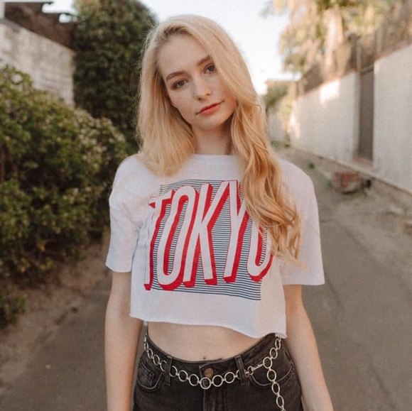 Profile Picture of Ariel Noyes (@arielnoyea) on Poshmark