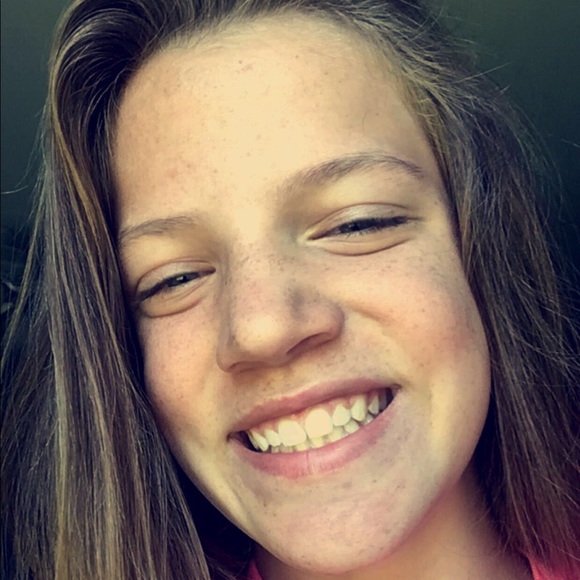Profile Picture of Allyson Link (@allyso_n22) on Poshmark