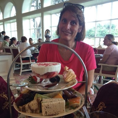 Profile Picture of Lori Reiser Cox (@Lori8823) on Twitter
