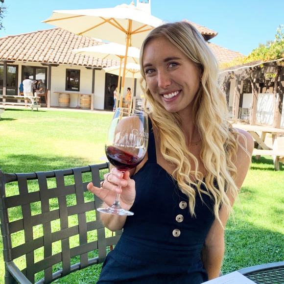 Profile Picture of Julianna Jones (@julsduprise) on Poshmark