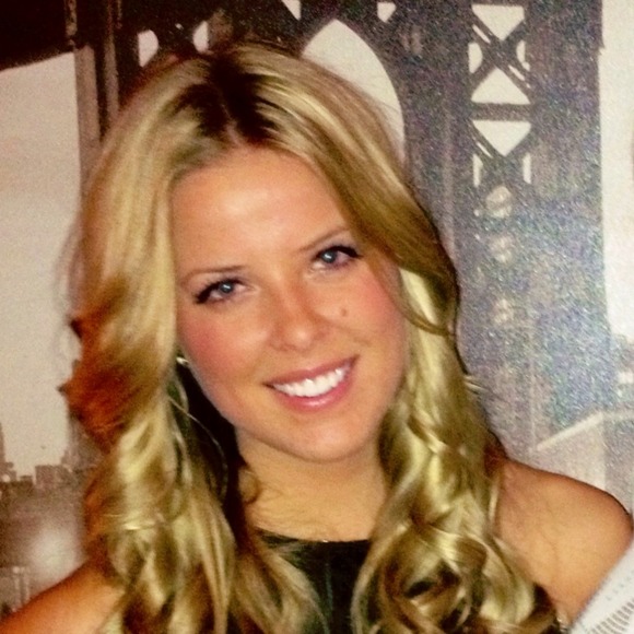 Profile Picture of Simone Mercier (@misonesimone) on Poshmark