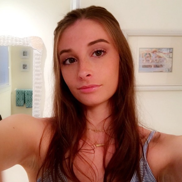 Profile Picture of Nicole Chadwick (@nikkichadwick) on Poshmark