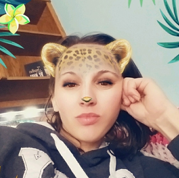 Profile Picture of Jenna Holzbach (@jholzbach86) on Poshmark