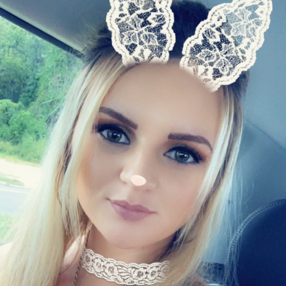 Profile Picture of Courtnay Oaks (@courtnayoaks) on Poshmark