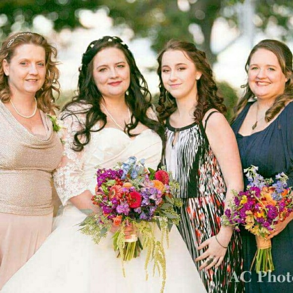 Holly Lawson - Poshmark Profile Picture of Holly Lawson (@mageletxx) on Poshmark