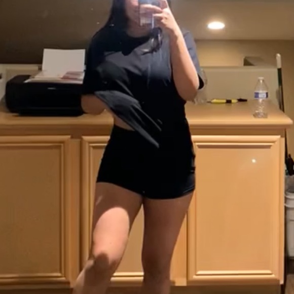 Profile Picture of Genesis Aguirre (@genesissa00) on Poshmark