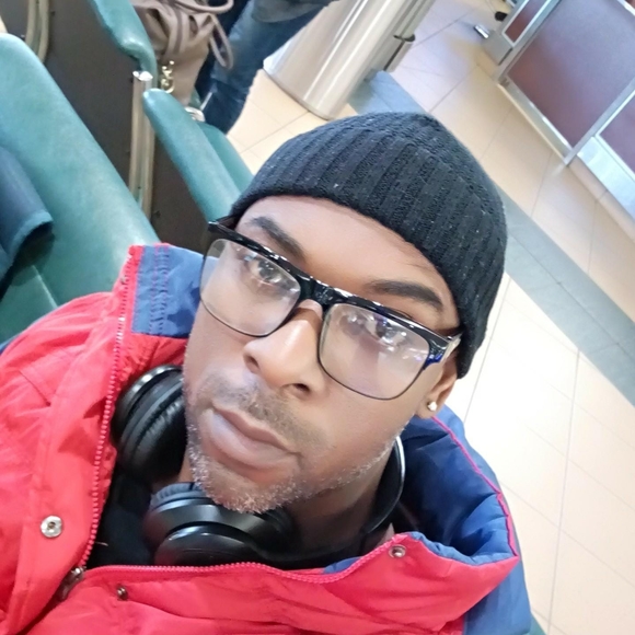 Profile Picture of Shawn Timothy (@shawntrini) on Poshmark