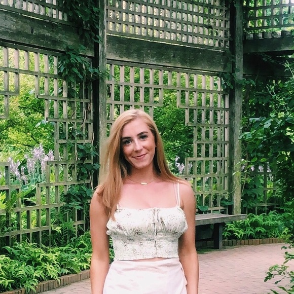 Profile Picture of Mae Hurtig (@maehurtig) on Poshmark