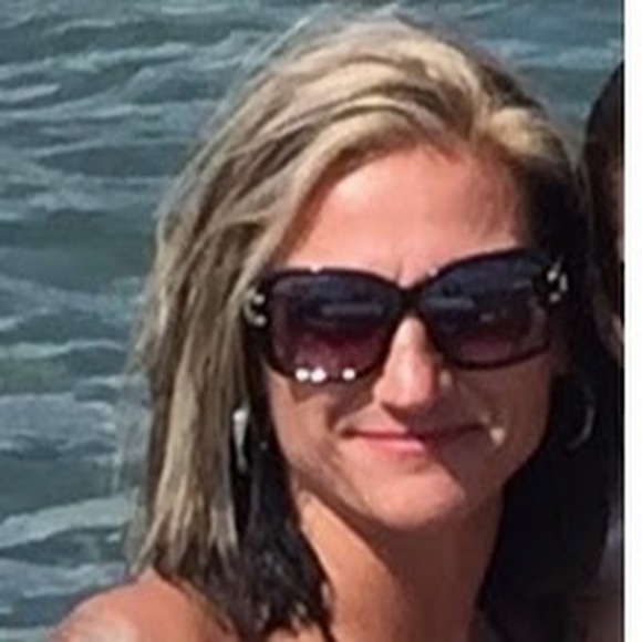 Profile Picture of Lisa Wojcik (@lwoj72) on Poshmark