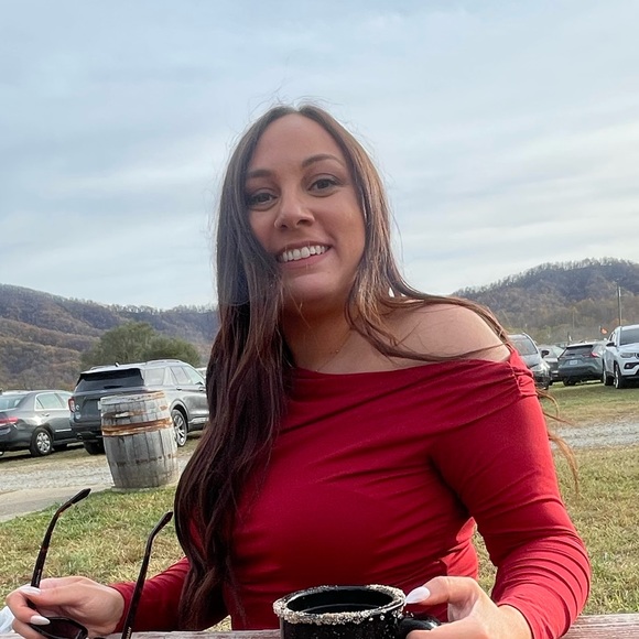 Profile Picture of Francesca Fitzpatrick (@fgiannone) on Poshmark
