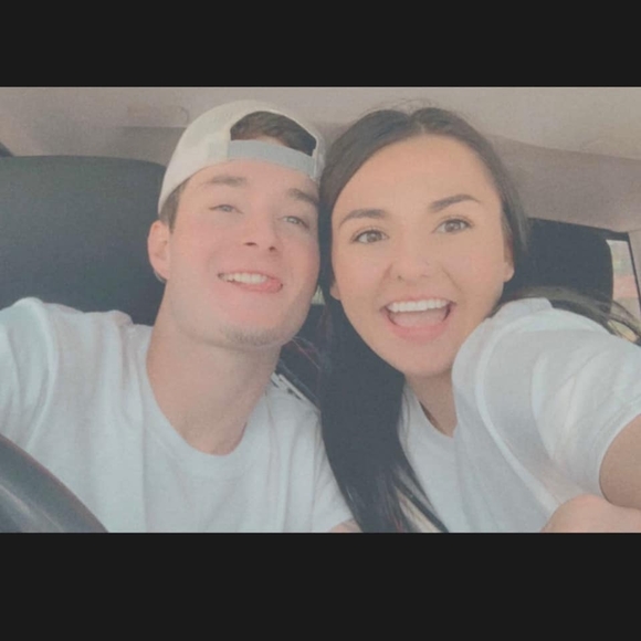 Profile Picture of Tori Elizabeth (@torielizabet313) on Poshmark