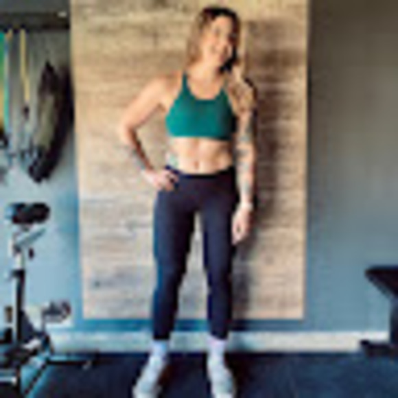 Profile Picture of Caitlin Lebas (@caitlifting) on Poshmark