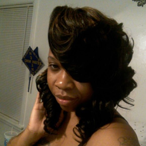 Profile Picture of Danielle Harper (@travaisia10) on Poshmark