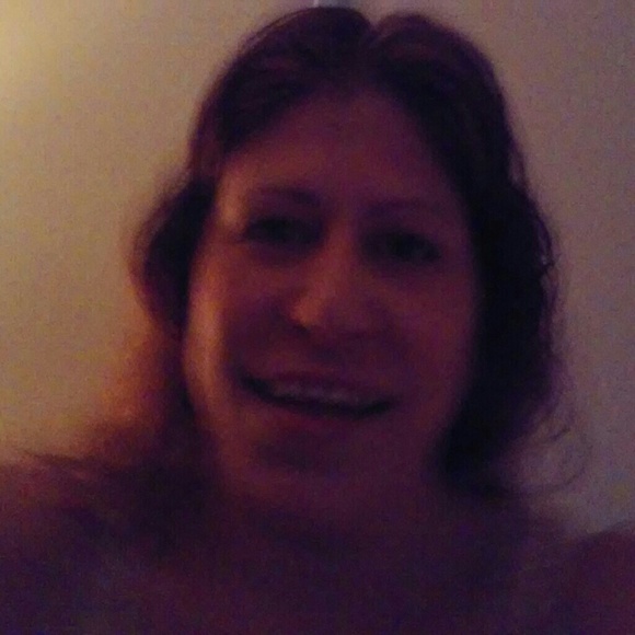 Profile Picture of Kim Sauer (@sharpkimmy75) on Poshmark