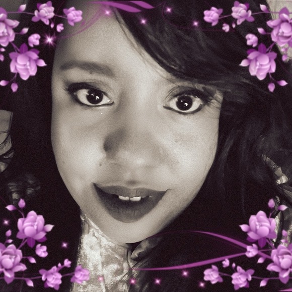 Profile Picture of April Hayes (@aprillea1979) on Poshmark