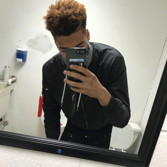 Profile Picture of Robert Hayles (@haylesbobby) on Poshmark