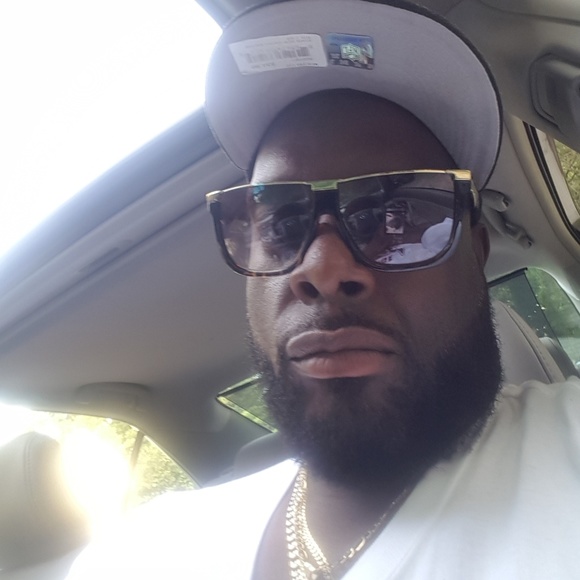 Profile Picture of Thomas Ferguson (@rferguson2371) on Poshmark