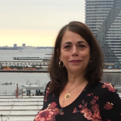 Profile Picture of Ivy Stern (@ivy_stern) on Twitter