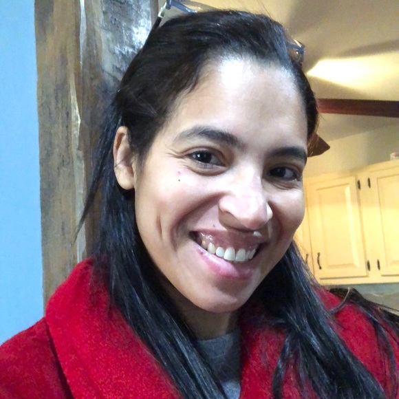 Profile Picture of Debora Silva (@deborasilva8585) on Poshmark