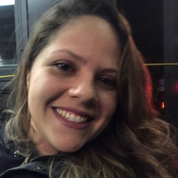 Profile Picture of Vanessa Rosas (@vanrosas) on Poshmark