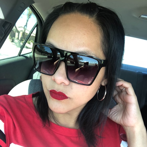 Profile Picture of Karina Canuas (@kcanuas) on Poshmark