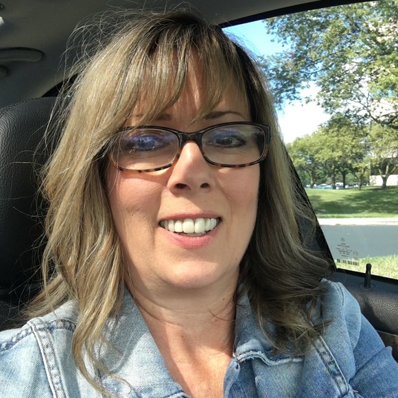 Profile Picture of Sandra Wynkoop (@sandrakoop) on Poshmark