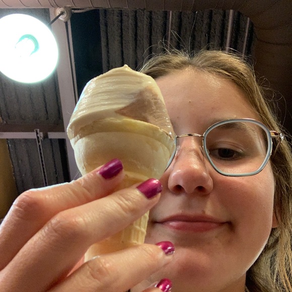 Profile Picture of Madeline Roy (@madroy53) on Poshmark