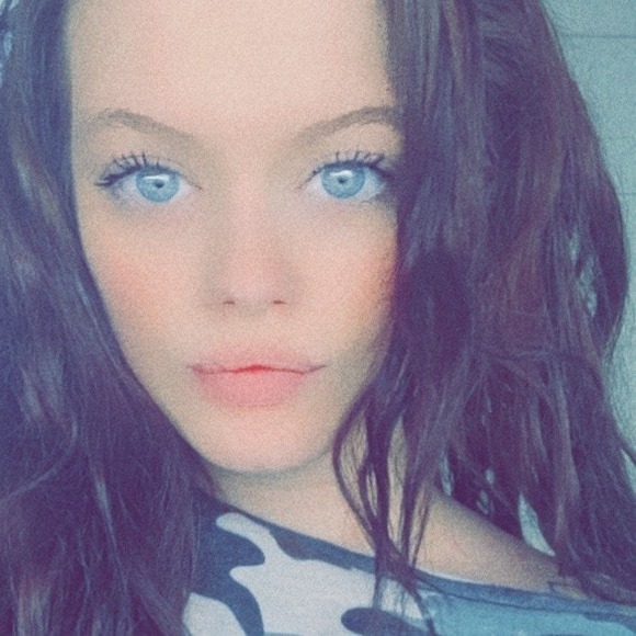 Profile Picture of Stevie Jacobsen (@stevie_jacobsen) on Poshmark