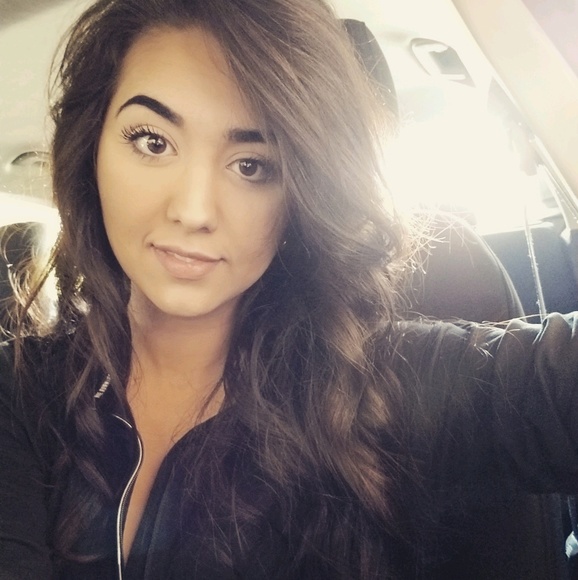 Profile Picture of Momo Nazemi (@momonaz) on Poshmark