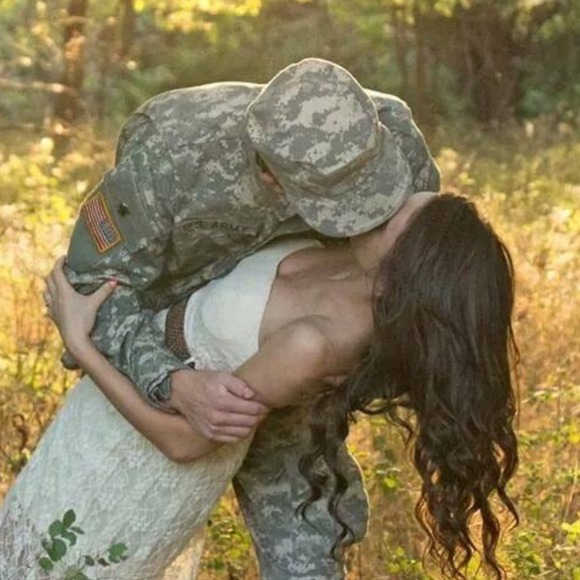 Profile Picture of Taylor Gaeddert (@tayandgrant) on Poshmark