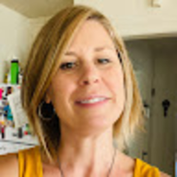 Profile Picture of Sarah Rathke (@sarahdrathke) on Poshmark