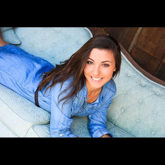 Profile Picture of Haley Lappe (@haleylappe) on Poshmark