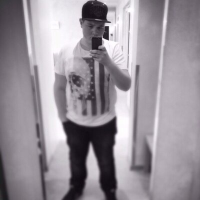 Profile Picture of Alexander (@Alexander_vue) on Twitter