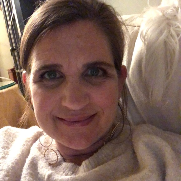 Profile Picture of Gretchen Shirley (@geshirl) on Poshmark