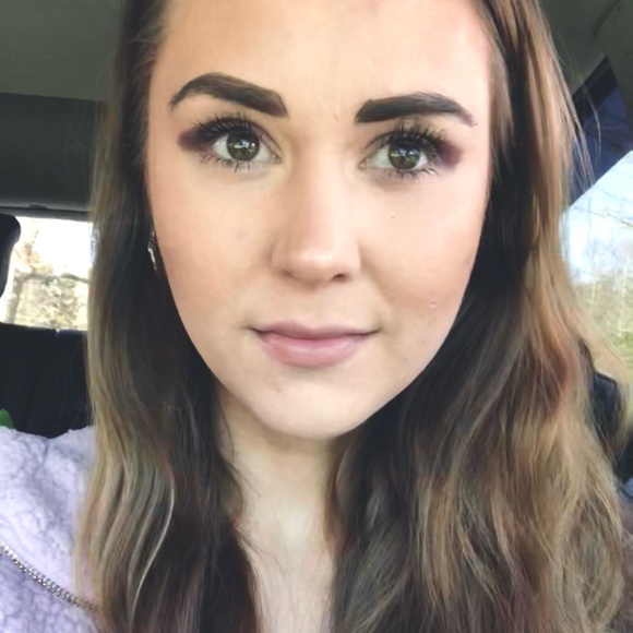 Profile Picture of Brielle Mushock (@briemush424) on Poshmark