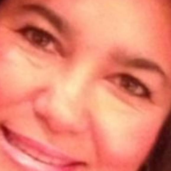 Profile Picture of Rebecca Hanavan (@rebeccahanavan) on Poshmark