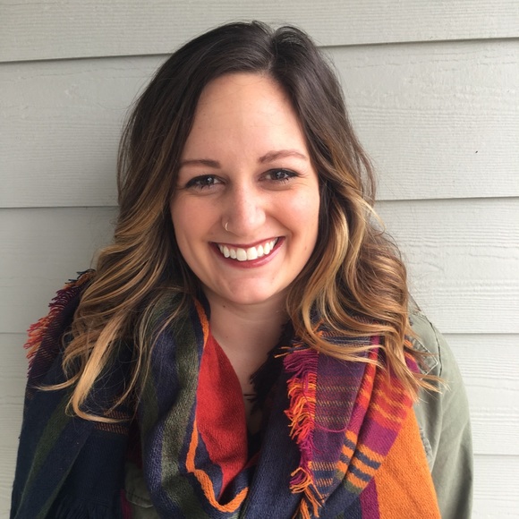 Profile Picture of Rebecca Hansen (@hansenrebecca23) on Poshmark