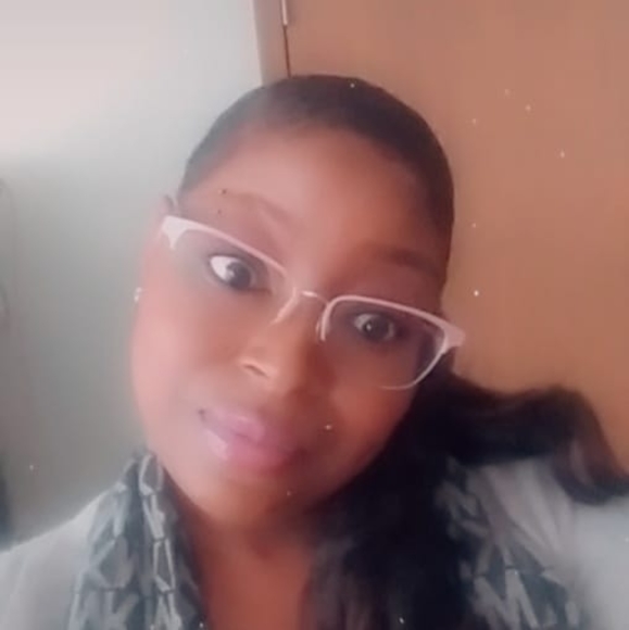 Profile Picture of Andrea Wesley (@drea121) on Poshmark