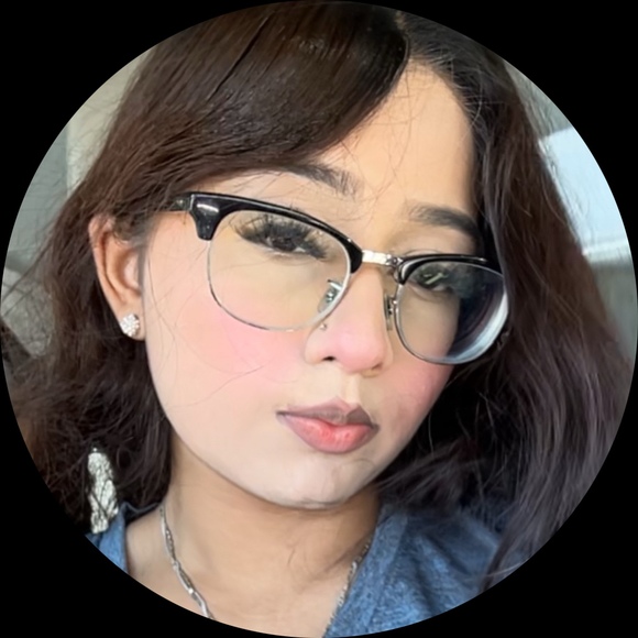 Profile Picture of Nida Shaikh (@nidashaikh1) on Poshmark