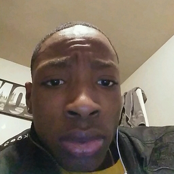 Profile Picture of Cecil Davis (@cecil007) on Poshmark