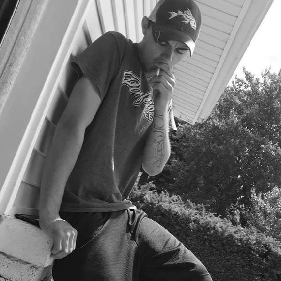 Cody Hilst - Poshmark Profile Picture of Cody Hilst (@codyhilst) on Poshmark