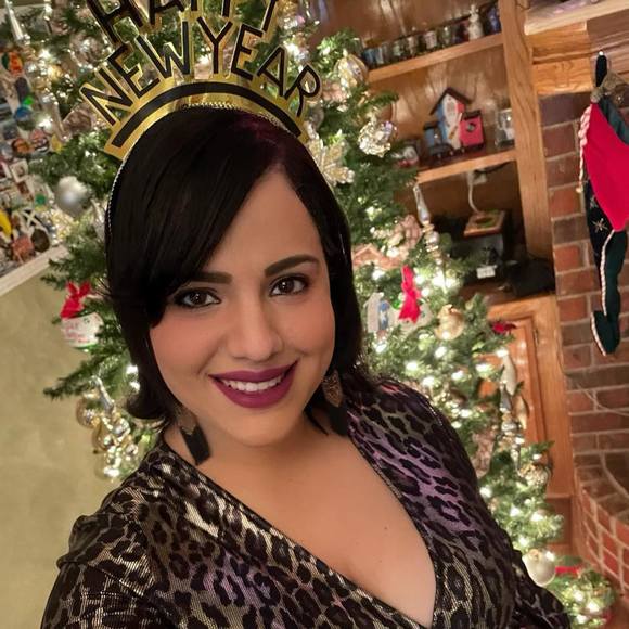 Profile Picture of Cinthia Ramos (@cinthiara) on Poshmark