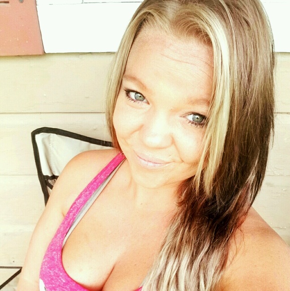 Profile Picture of Kalla Johnson (@kallaj0710) on Poshmark