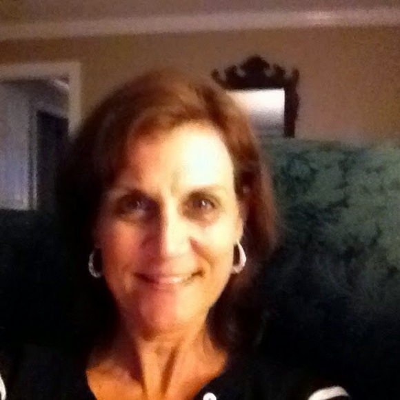 Profile Picture of Laurie Whitehurst (@l_whitehurst) on Poshmark